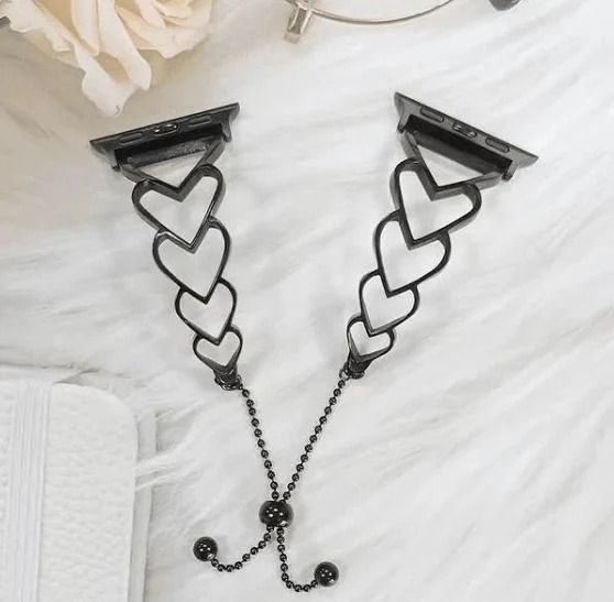 Elegant Heart Bracelet Strap – Love Meets Style   سوار أنيق بشكل قلب – حيث يلتقي الحب بالأناقة
